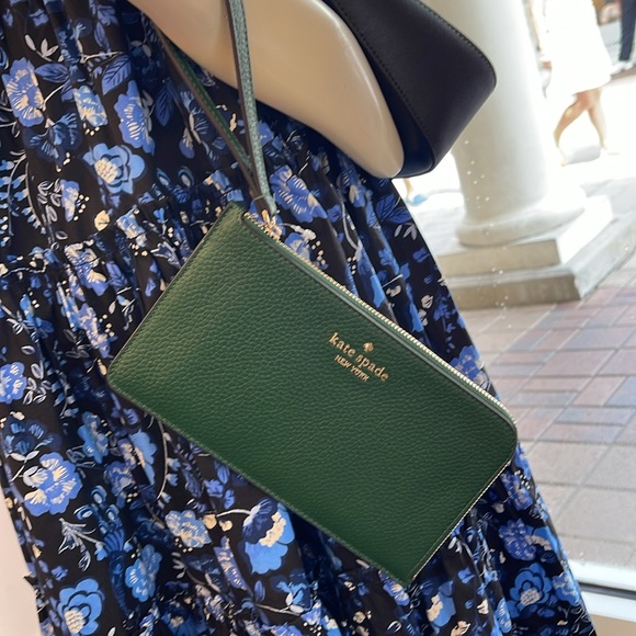Kate Spade Medium Lucy L-Zip Wristlet Pebble Leather 
COLOR:
Arugula 
NWT - Picture 9 of 16